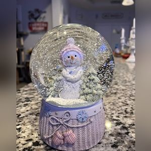 NWT Cupcakes and Cashmere Snowglobe